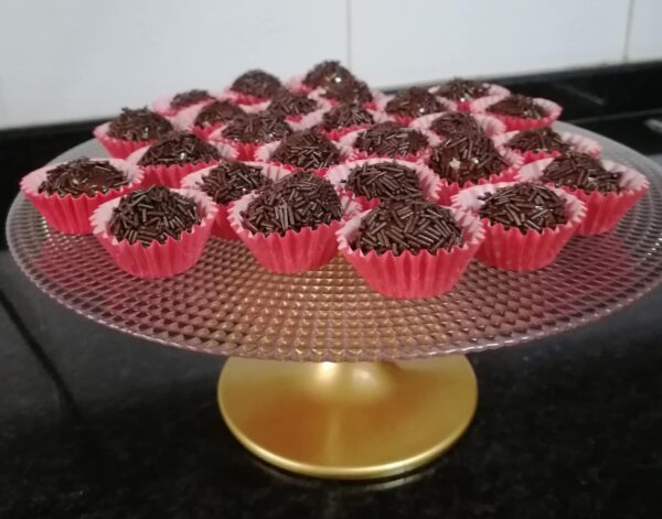 Brigadeiros Coloridos – Docinhos Clássicos para Festas e Celebrações