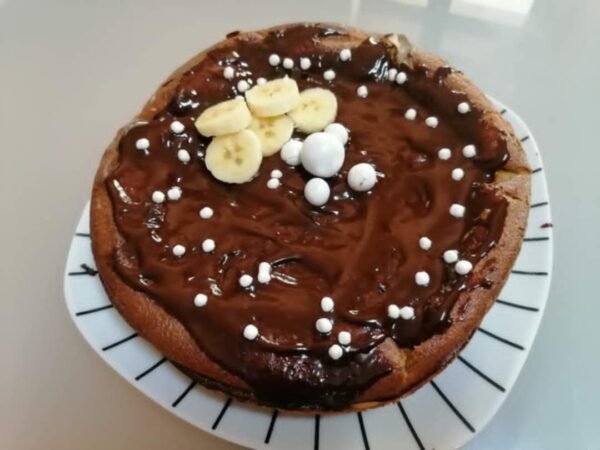 Bolo de Banana com Cobertura de Chocolate – Sabor e Doçura Natural