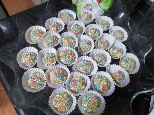 Brigadeiros Coloridos – Docinhos Clássicos para Festas e Celebrações - Image 2