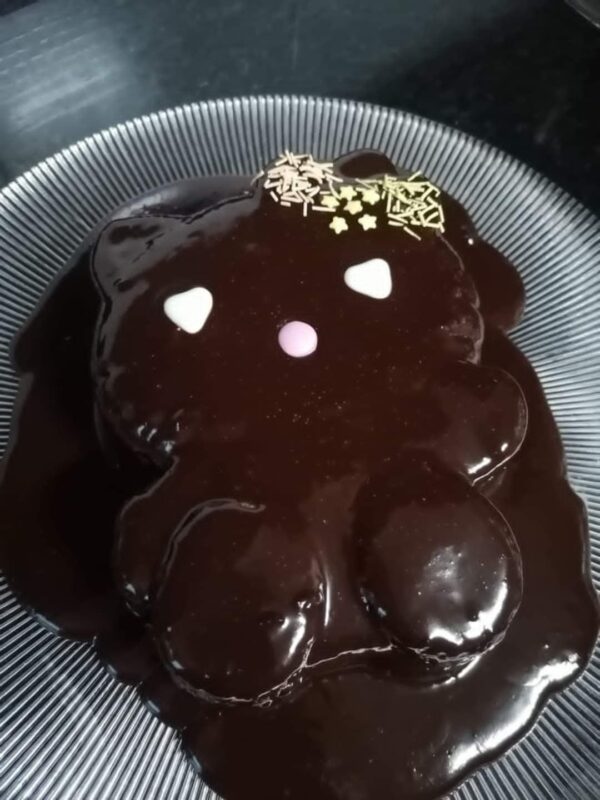 Bolo Hello Kitty de Chocolate - Perfeito para Fãs