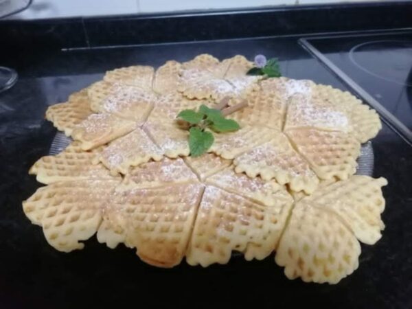 Waffles em Formato de Flor – Crocantes e Delicados para Pequenos-Almoços e Sobremesas